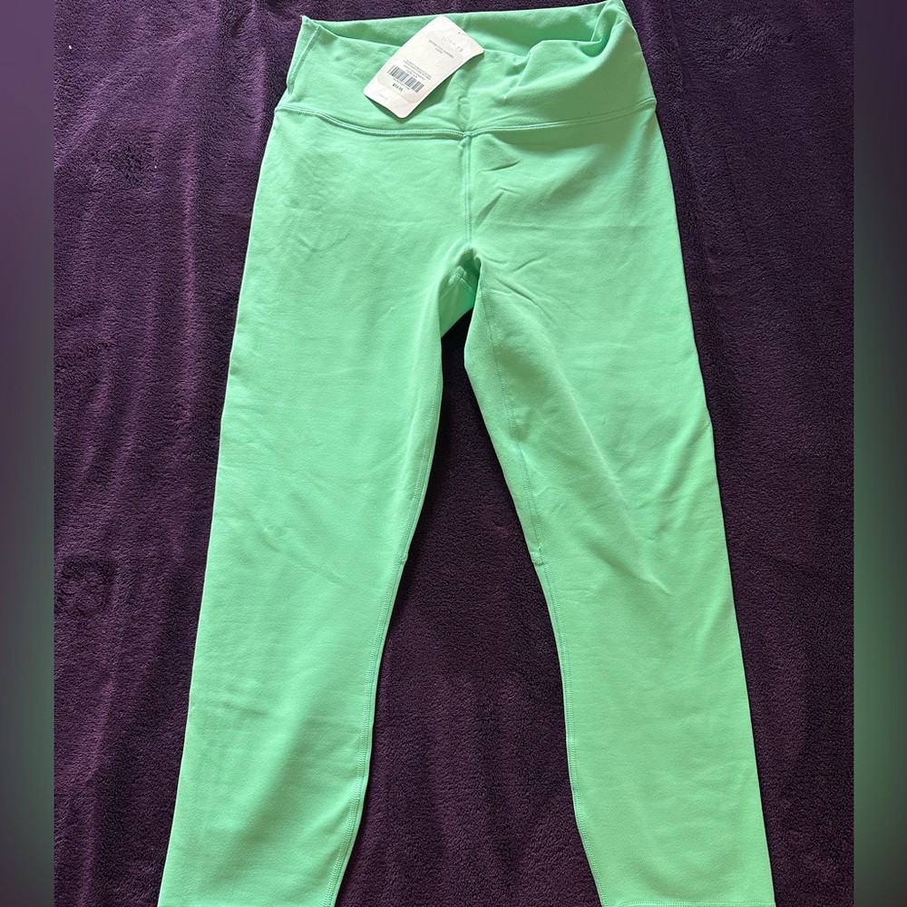Fabletics define high waisted, capri leggings • medium/8